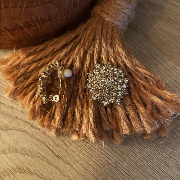 Elegant Clip-On Gold Crystal Cluster Earrings - Picture 2 of 2